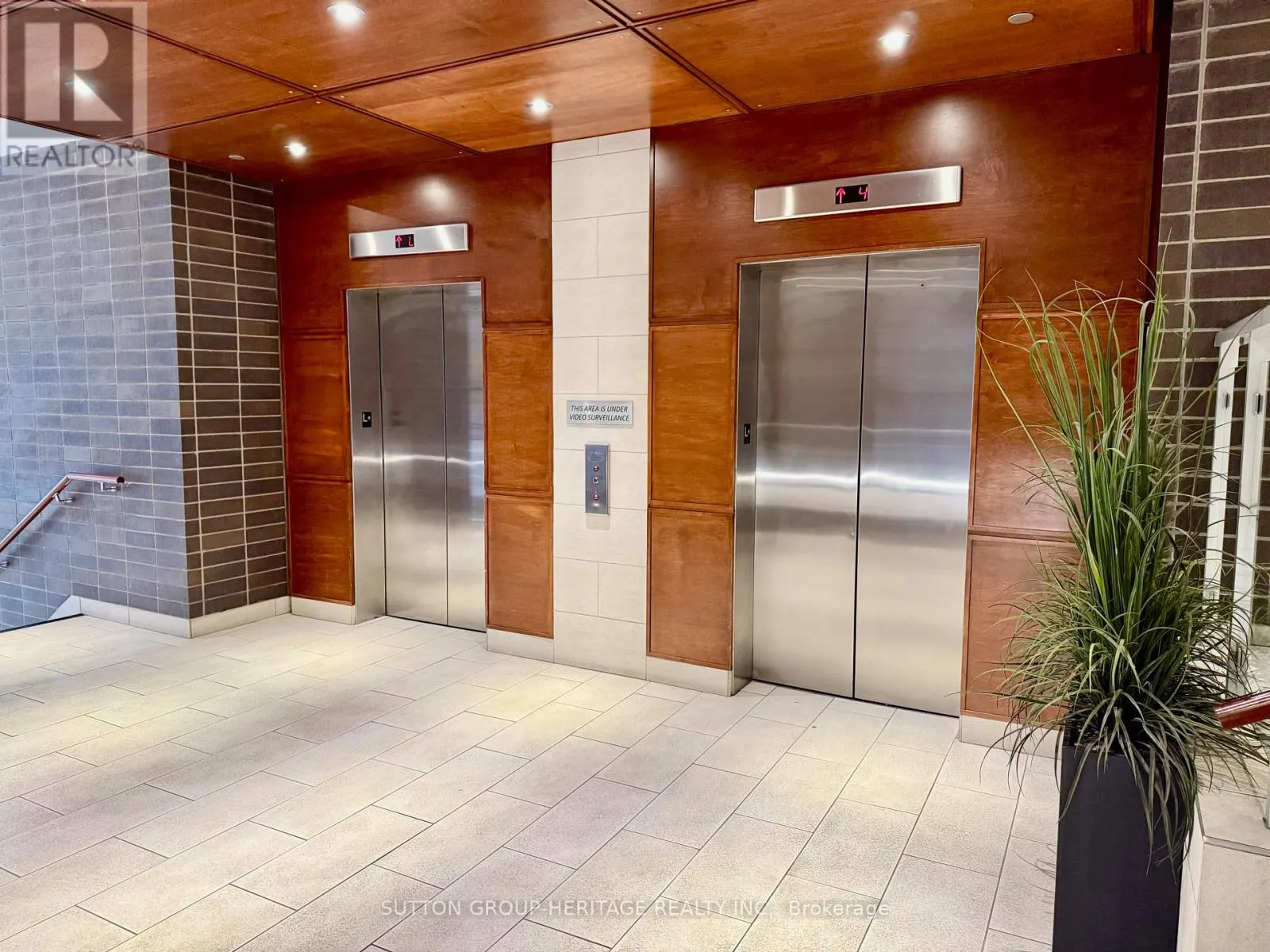 902 - 44 BOND STREET W