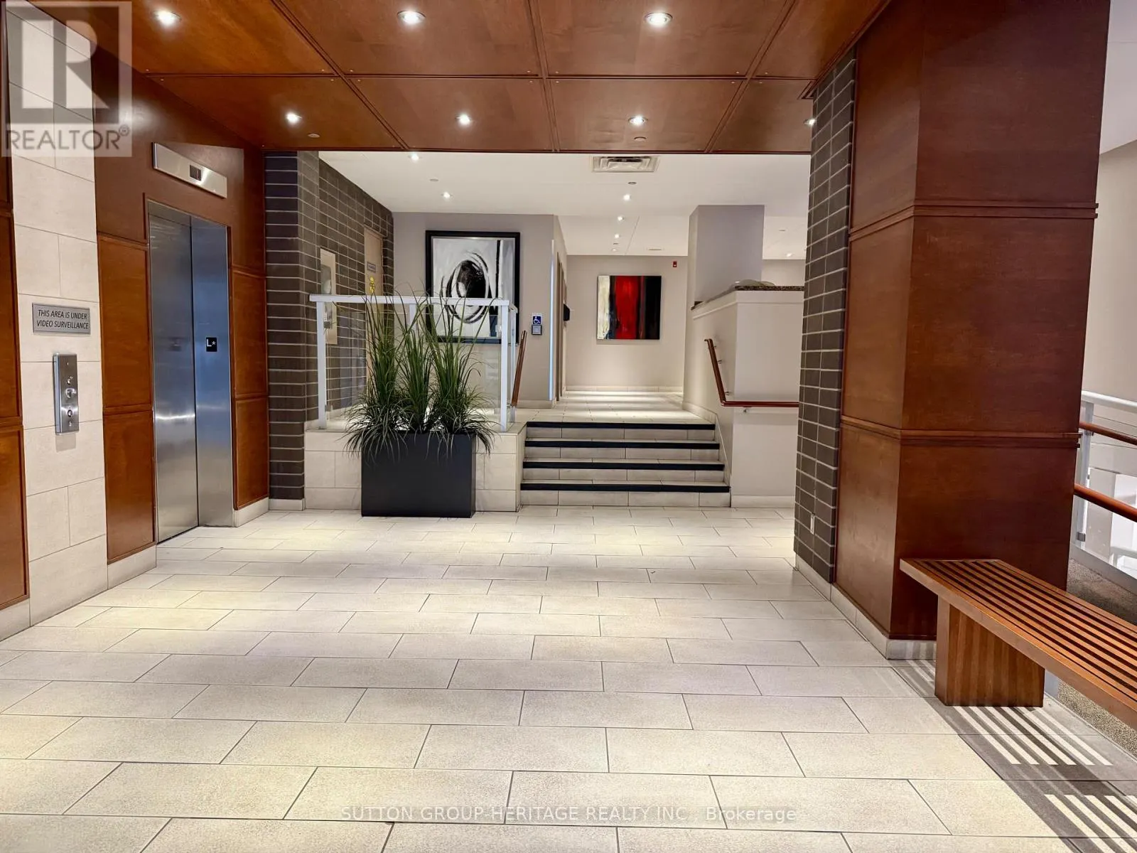 902 - 44 BOND STREET W