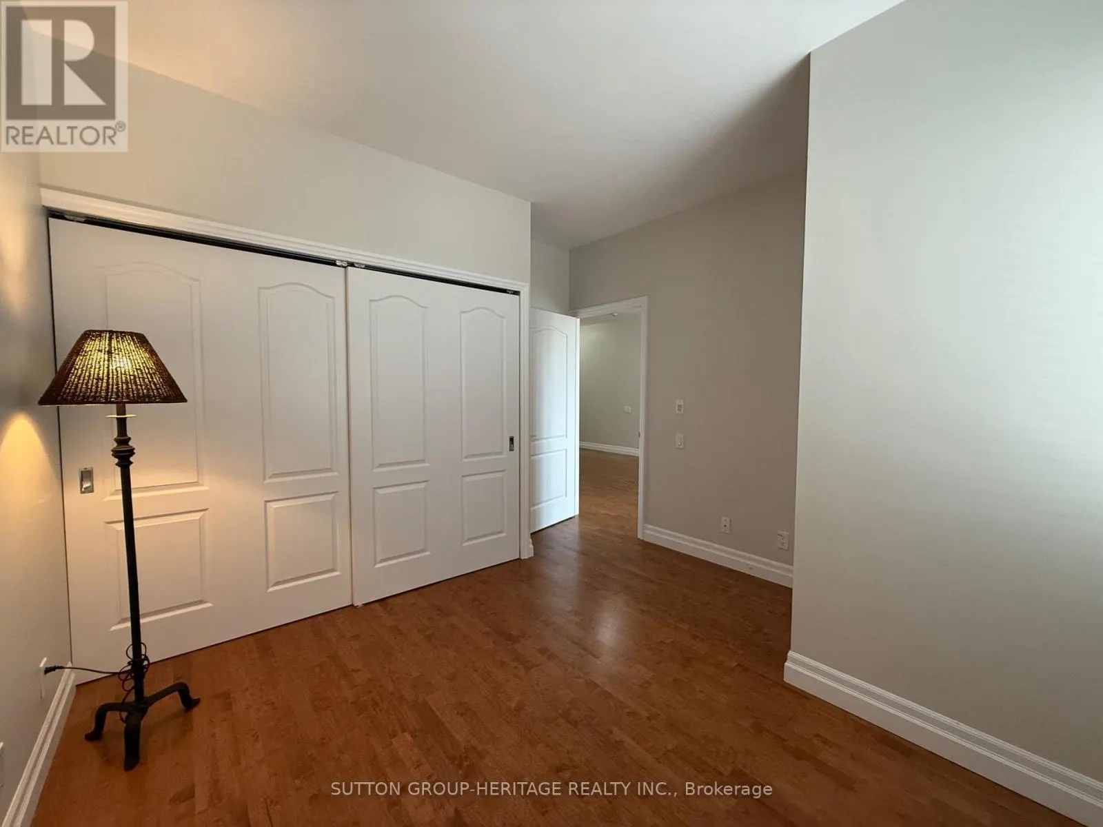 902 - 44 BOND STREET W