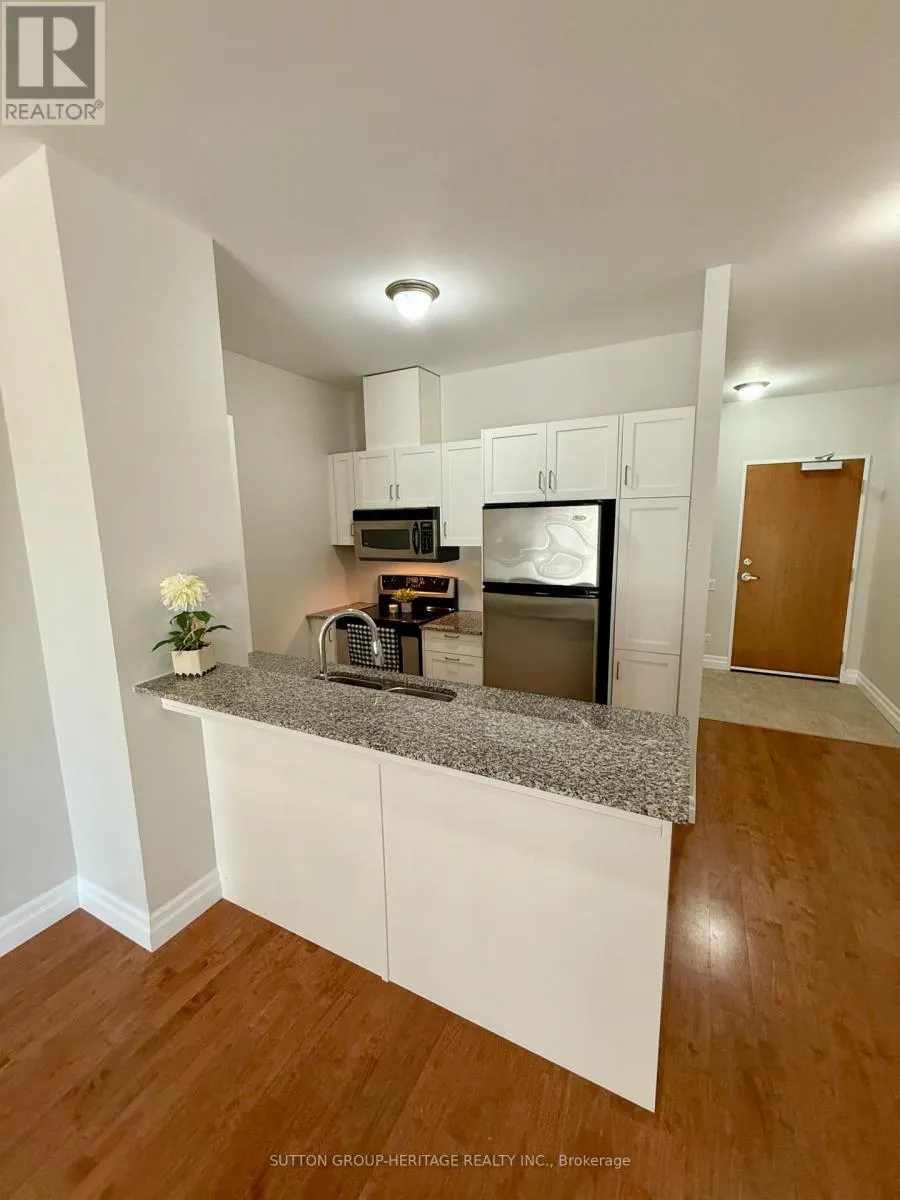 902 - 44 BOND STREET W