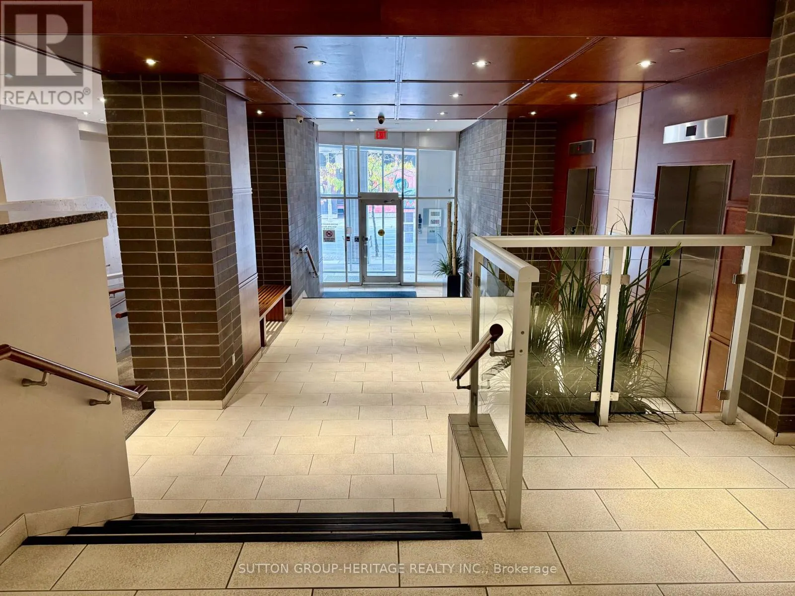 902 - 44 BOND STREET W