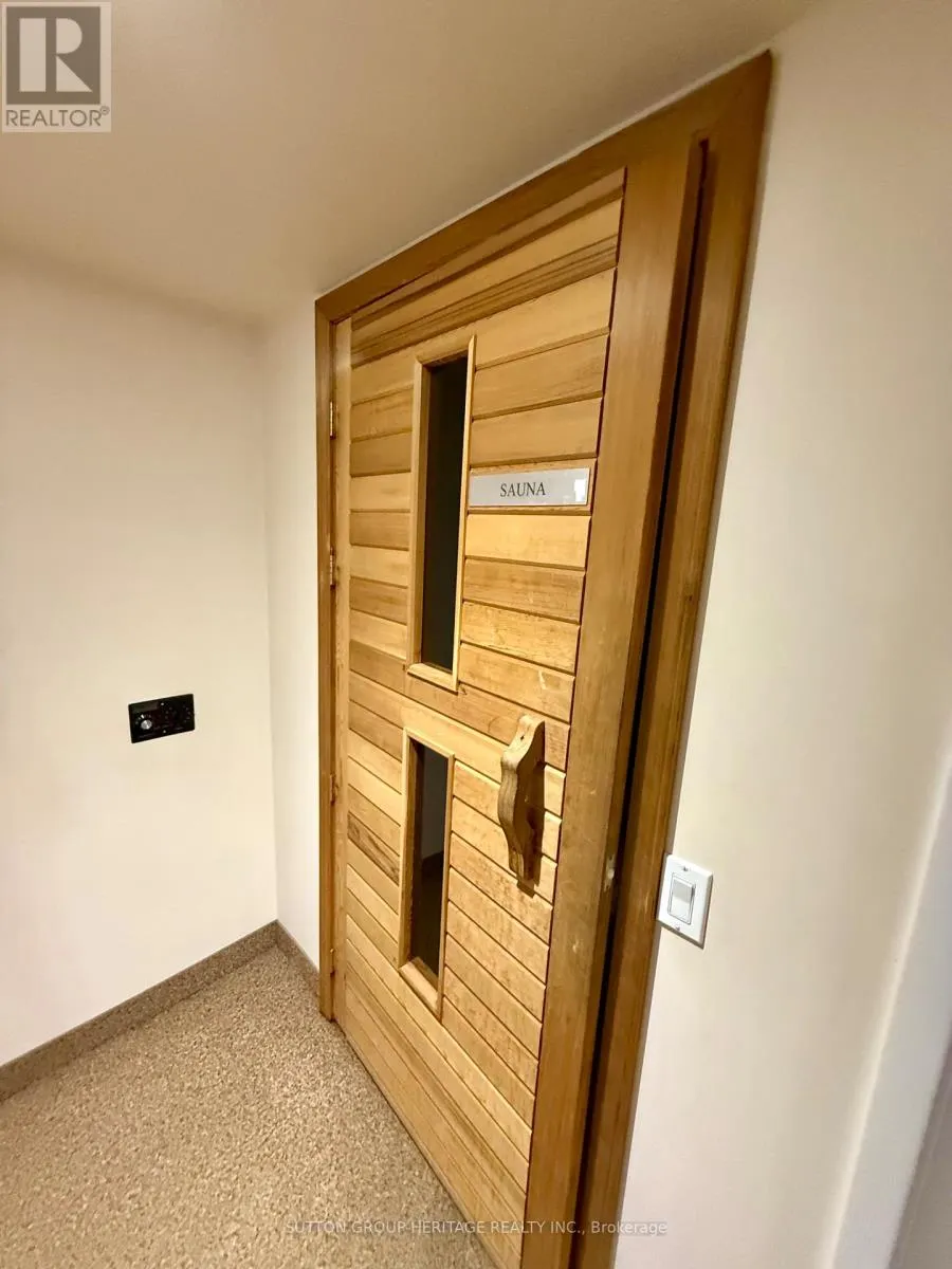 902 - 44 BOND STREET W