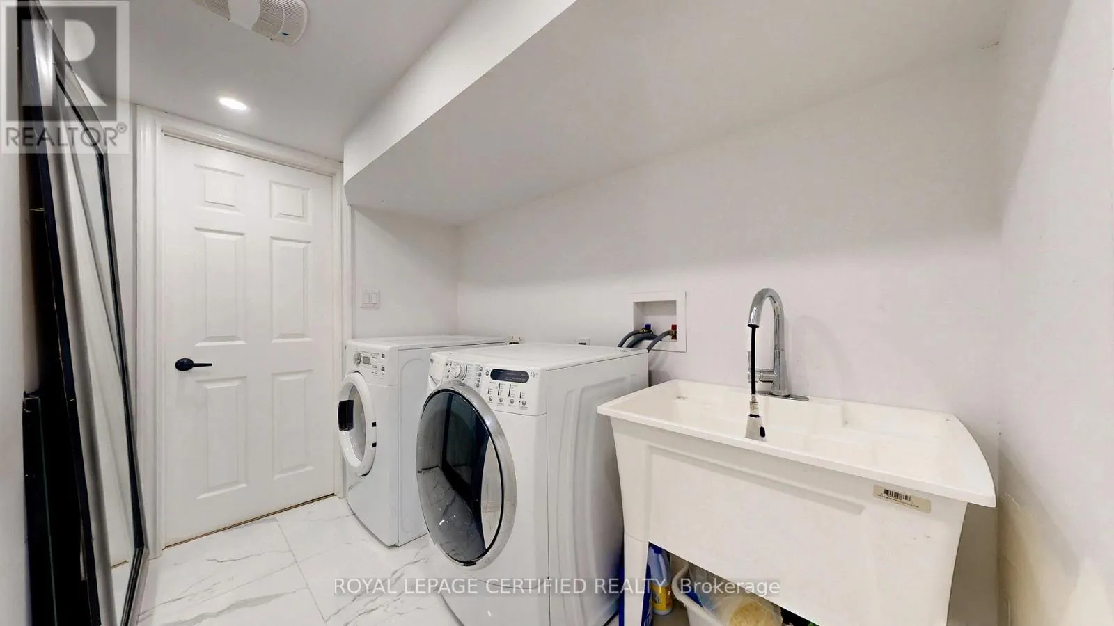 579 FAYWOOD CRESCENT