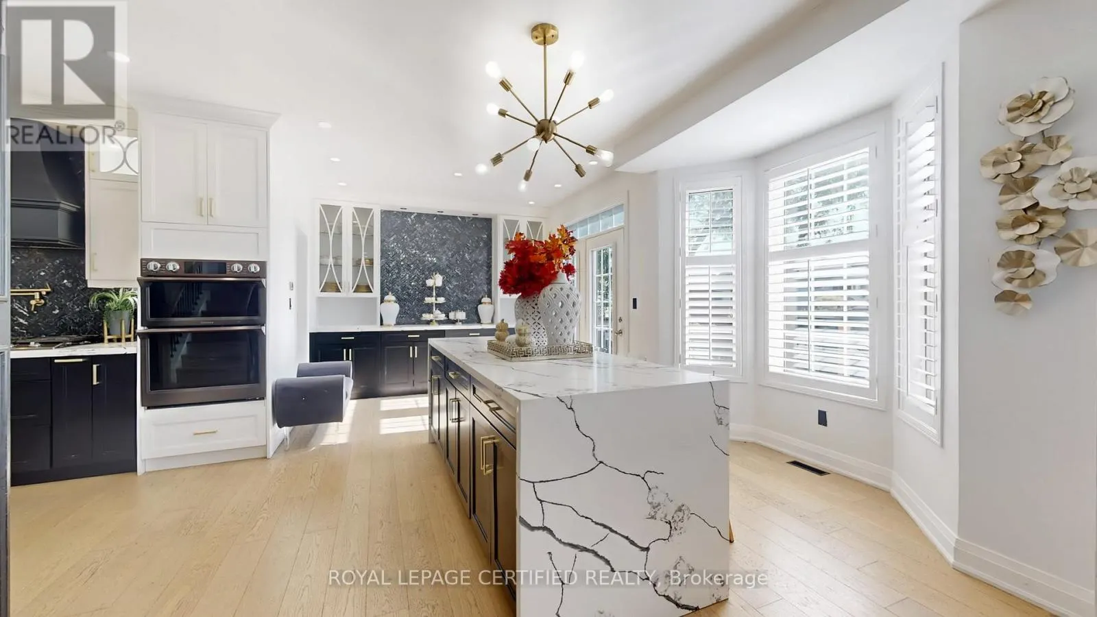 579 FAYWOOD CRESCENT