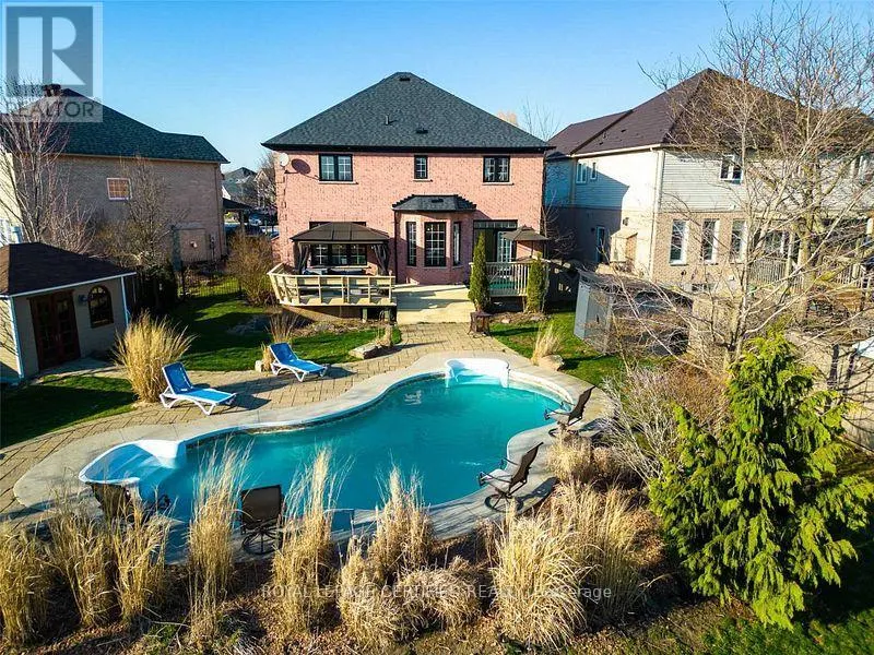 579 FAYWOOD CRESCENT