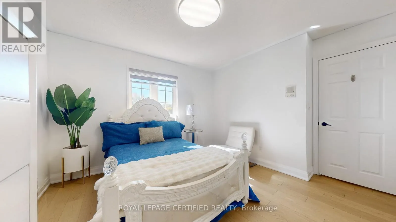 579 FAYWOOD CRESCENT