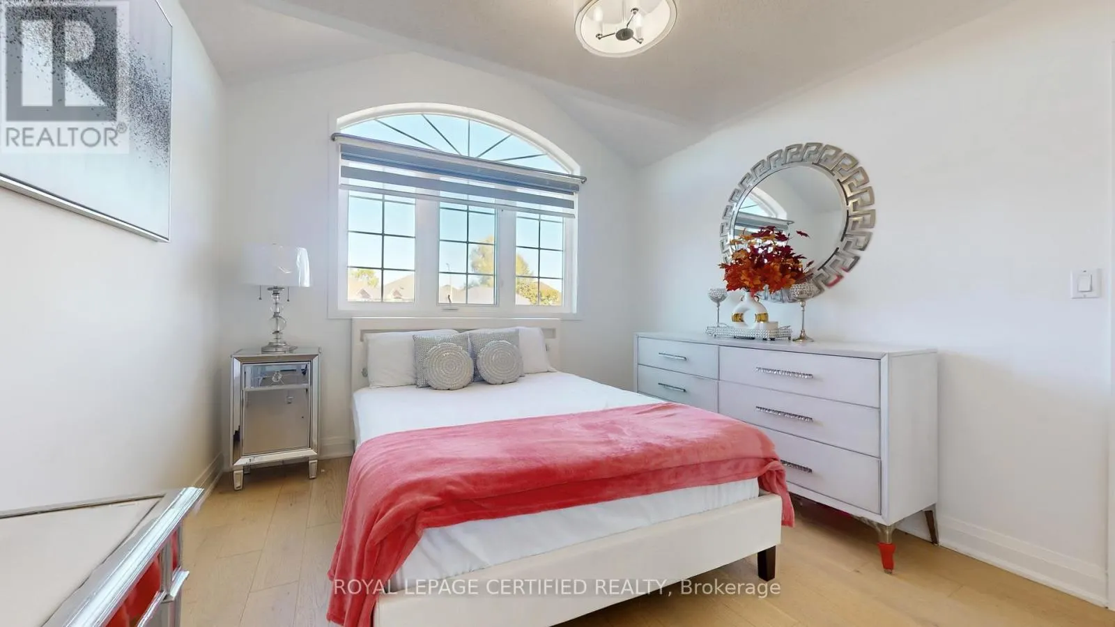 579 FAYWOOD CRESCENT