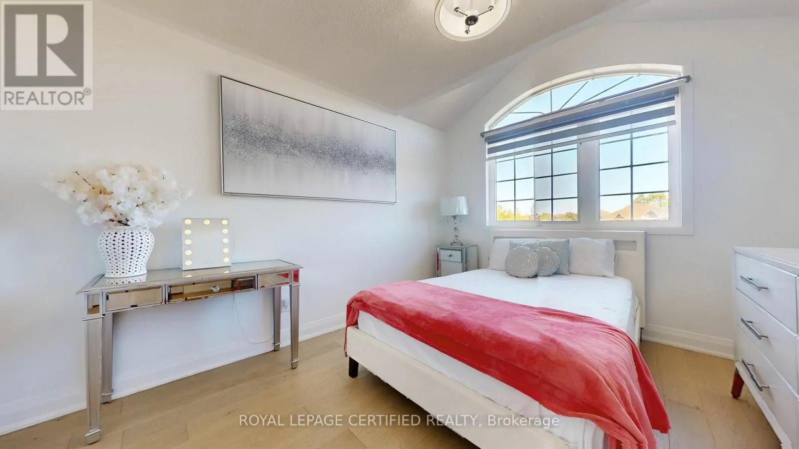 579 FAYWOOD CRESCENT