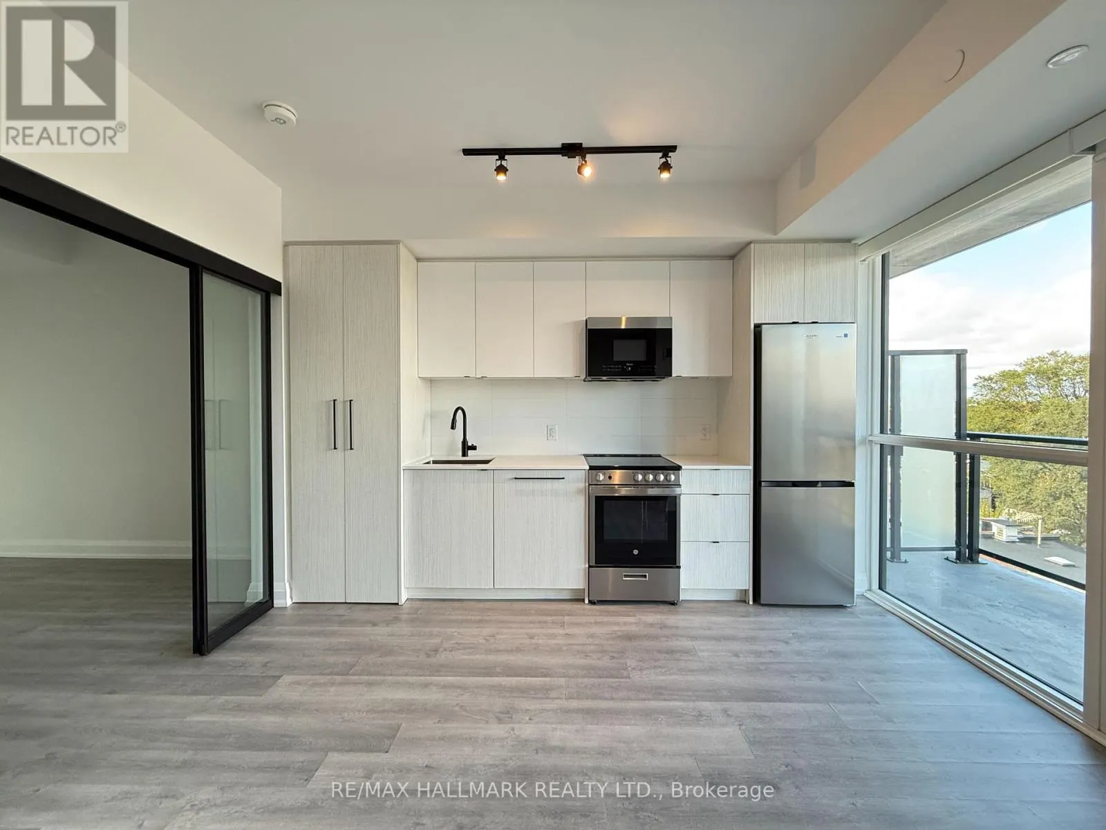 606 - 2369 DANFORTH AVENUE