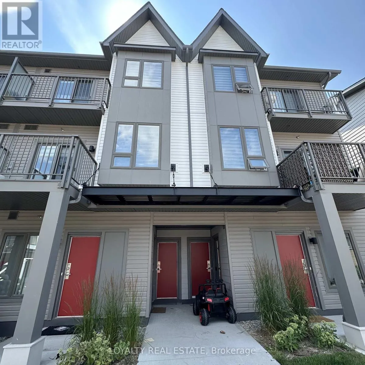 311 - 2635 WILLIAM JACKSON DRIVE