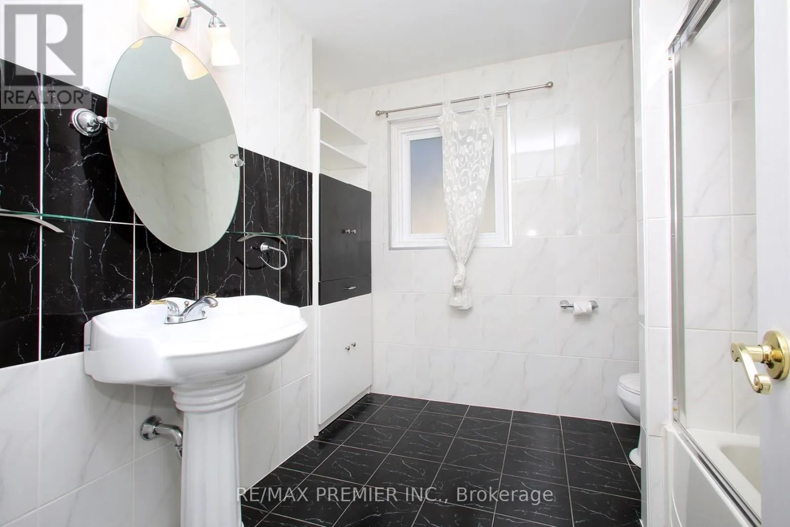 600 STONEBRIDGE LANE