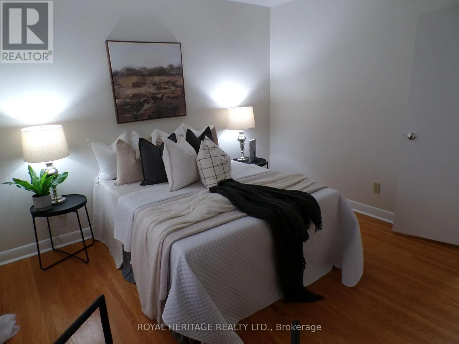 12 DARLINGTON BOULEVARD