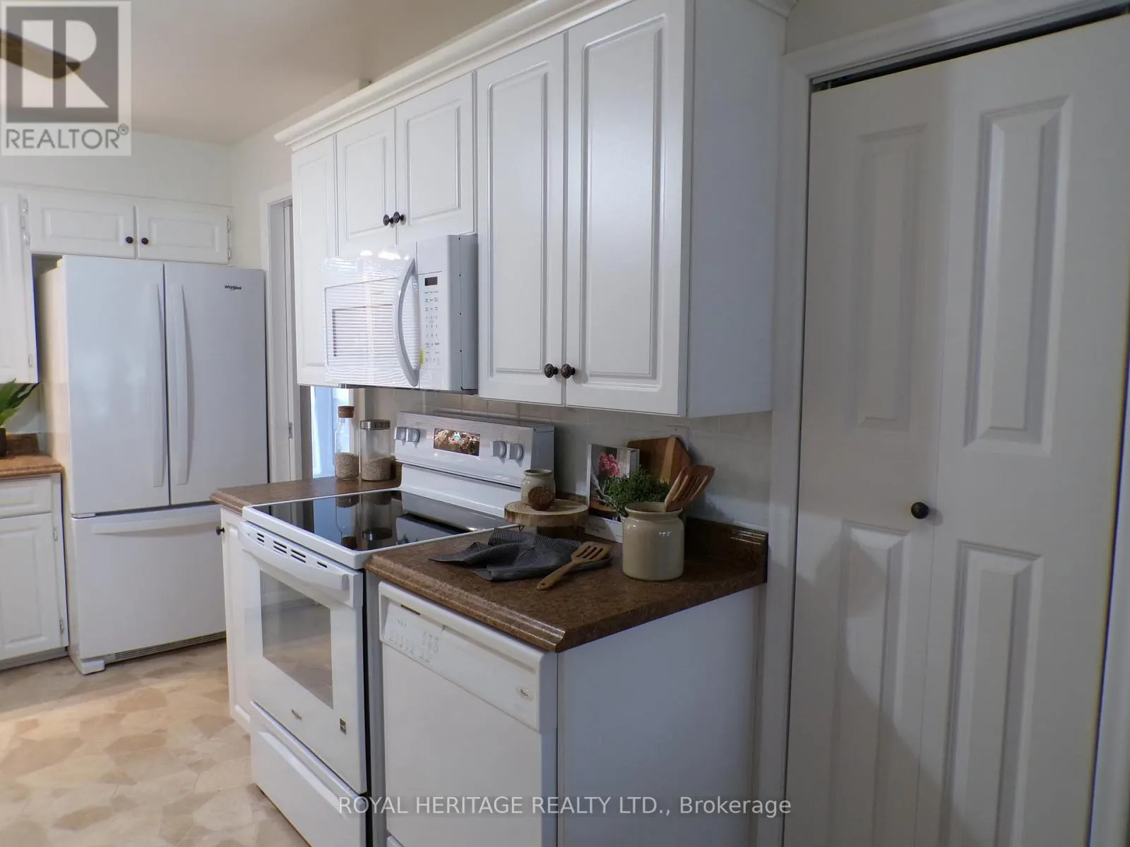 12 DARLINGTON BOULEVARD