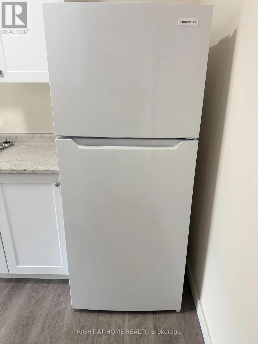 207 - 555 OXFORD STREET