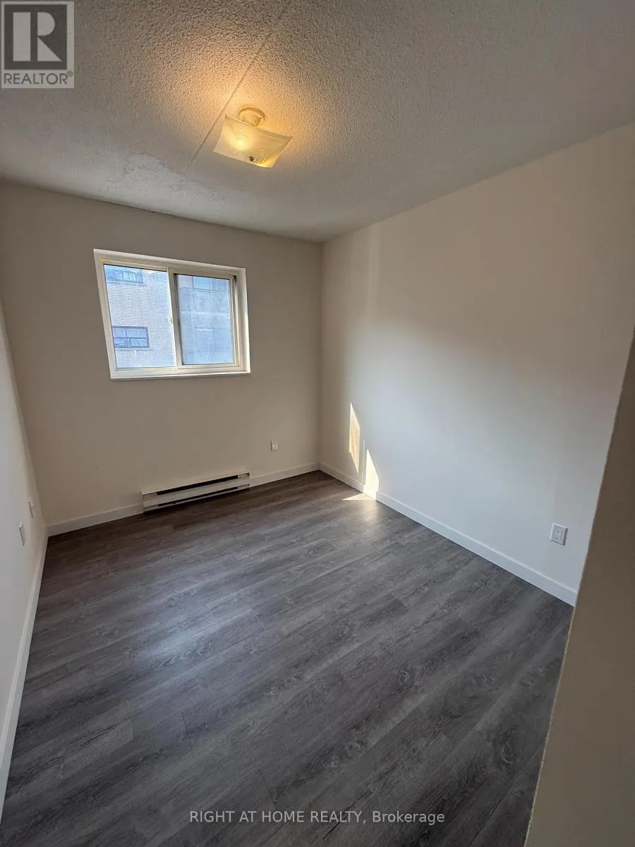 207 - 555 OXFORD STREET