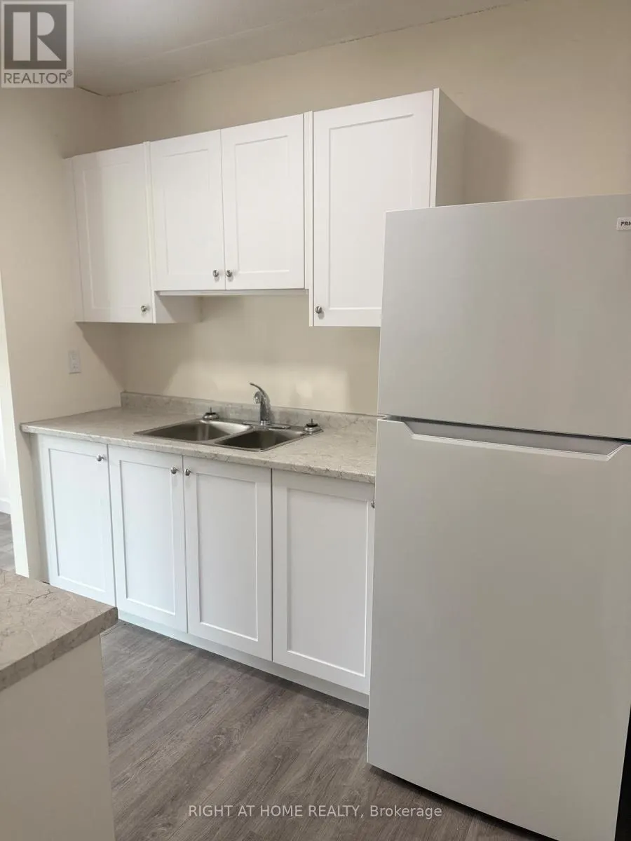 207 - 555 OXFORD STREET