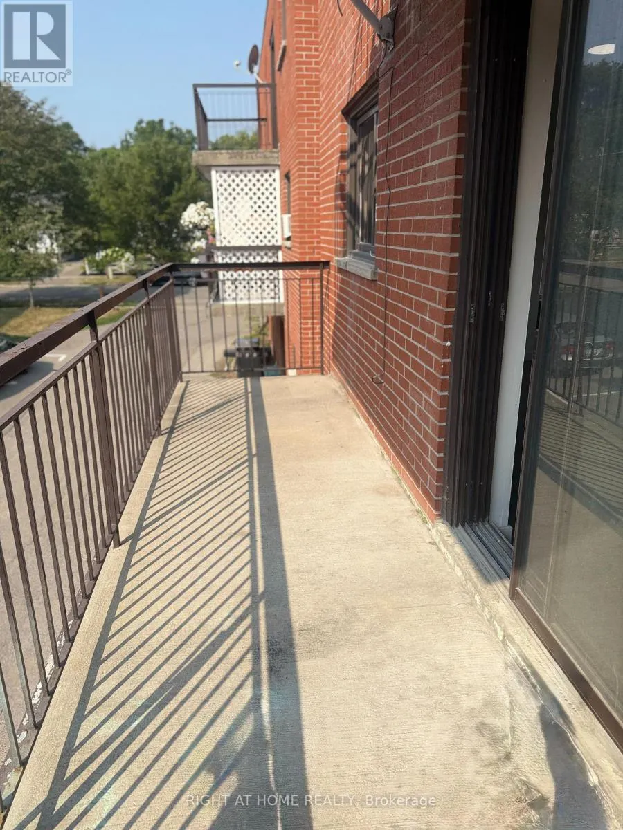 207 - 555 OXFORD STREET