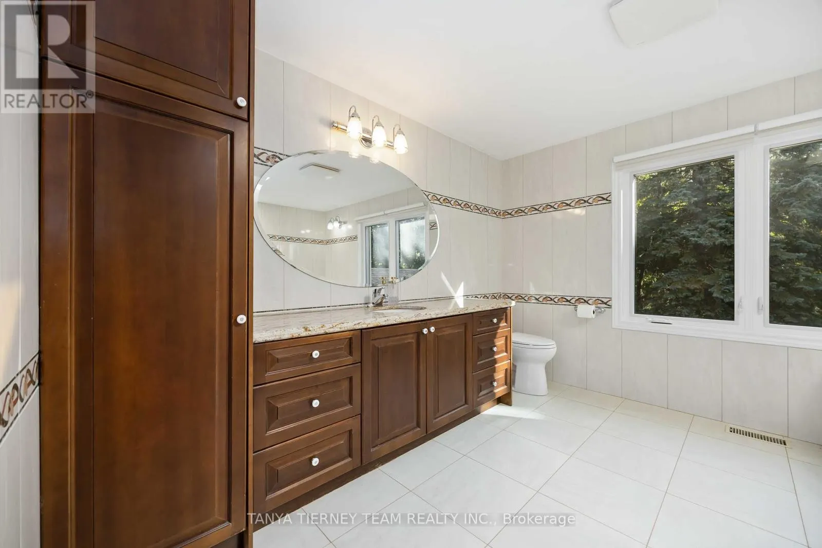 6 LYNDHURST CRESCENT