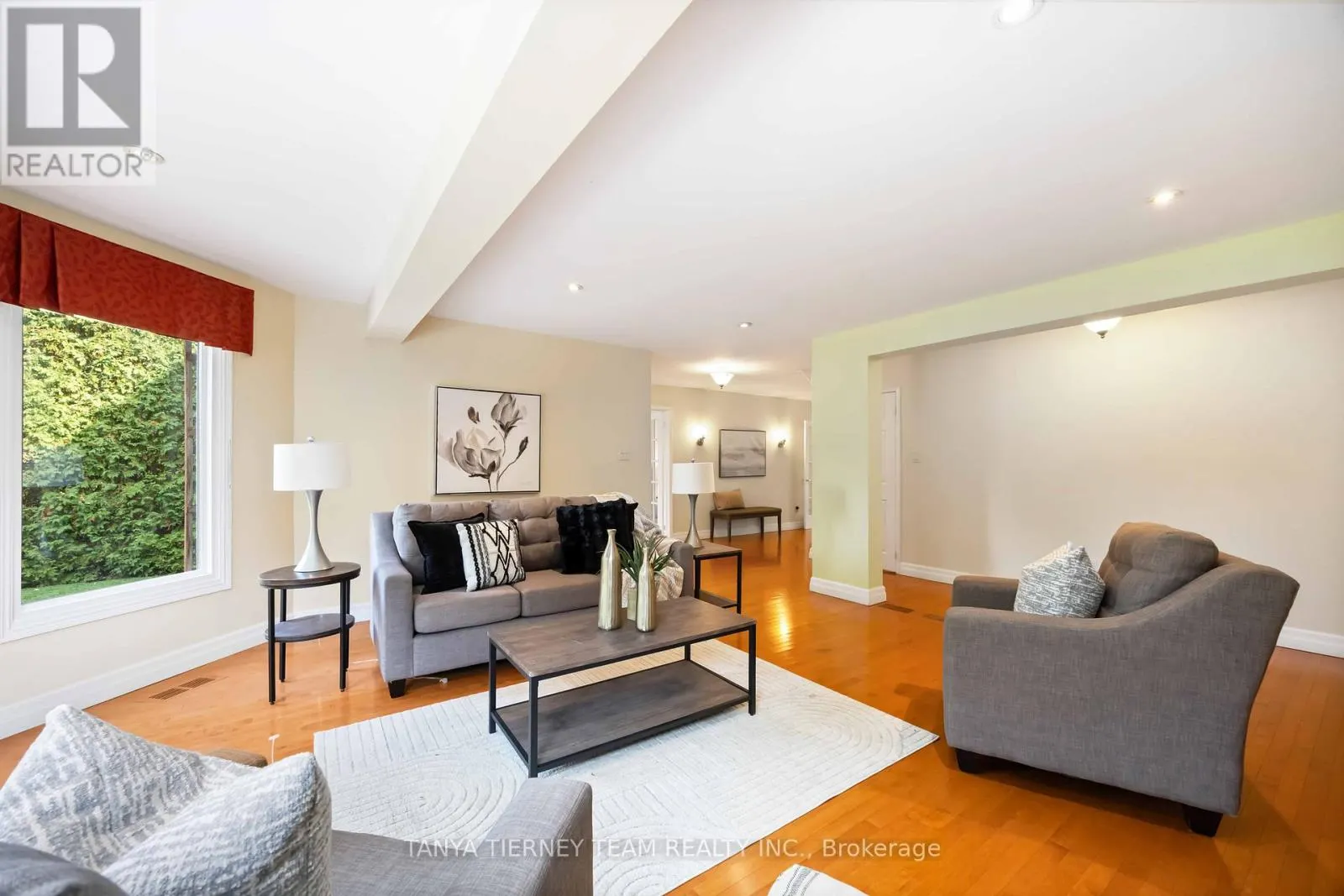 6 LYNDHURST CRESCENT