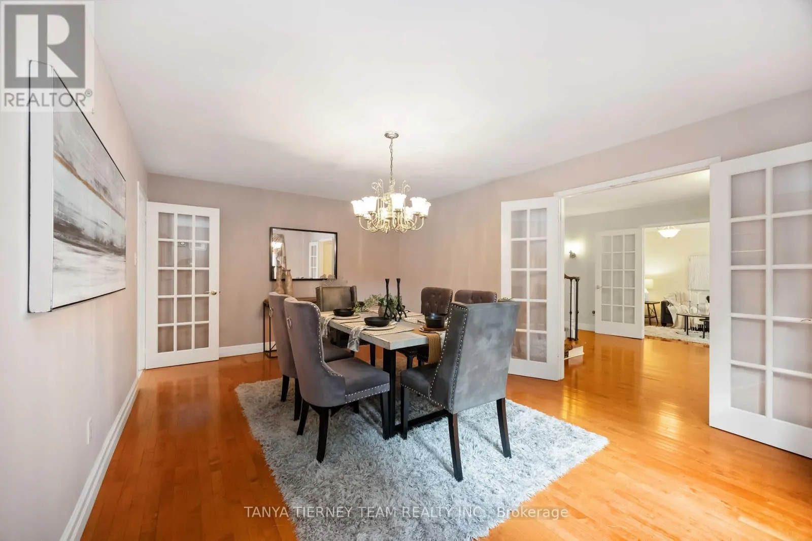 6 LYNDHURST CRESCENT