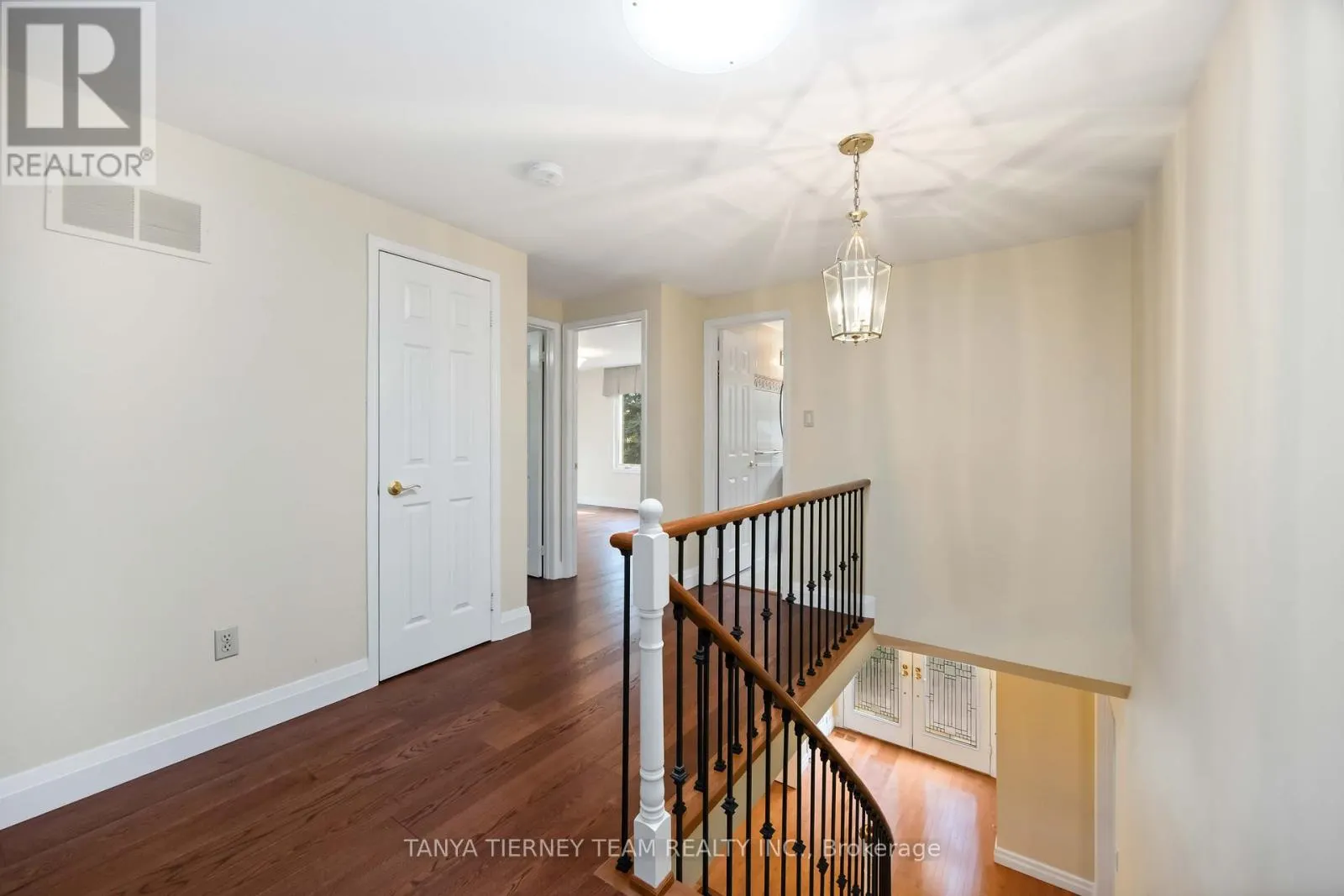 6 LYNDHURST CRESCENT