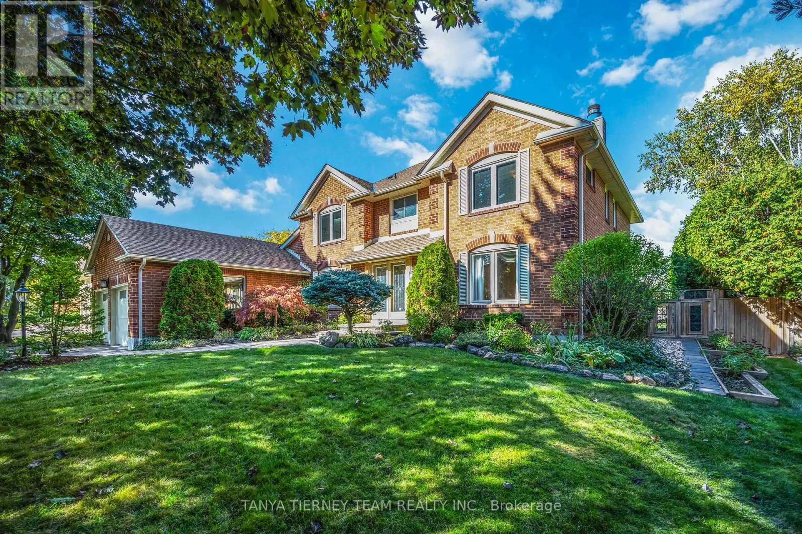 6 LYNDHURST CRESCENT