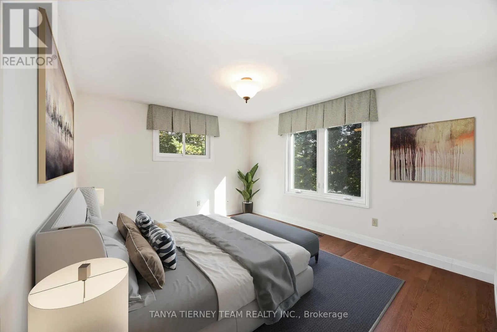 6 LYNDHURST CRESCENT