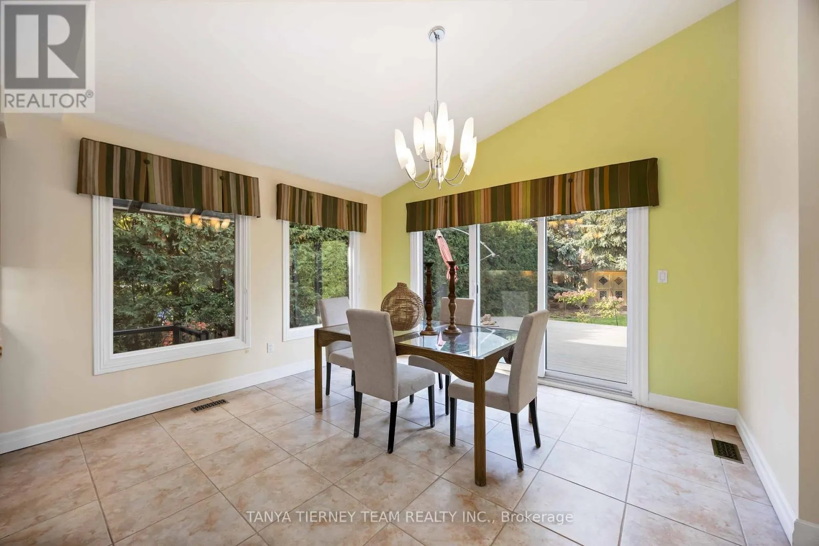 6 LYNDHURST CRESCENT