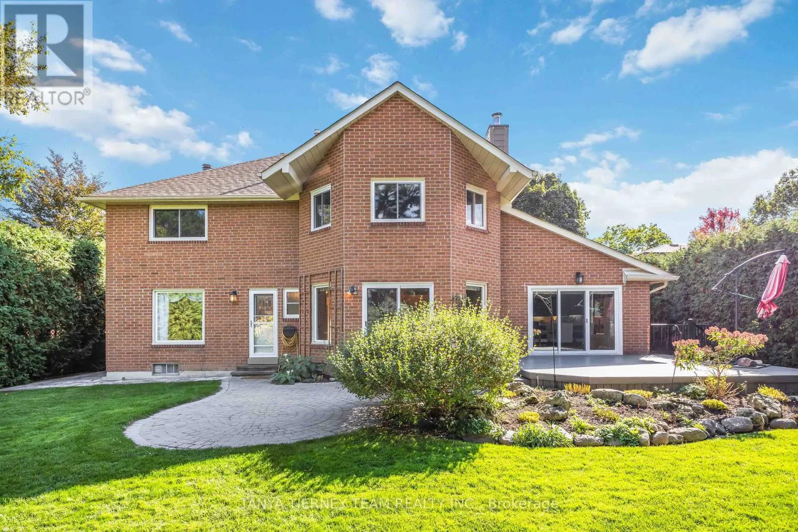 6 LYNDHURST CRESCENT