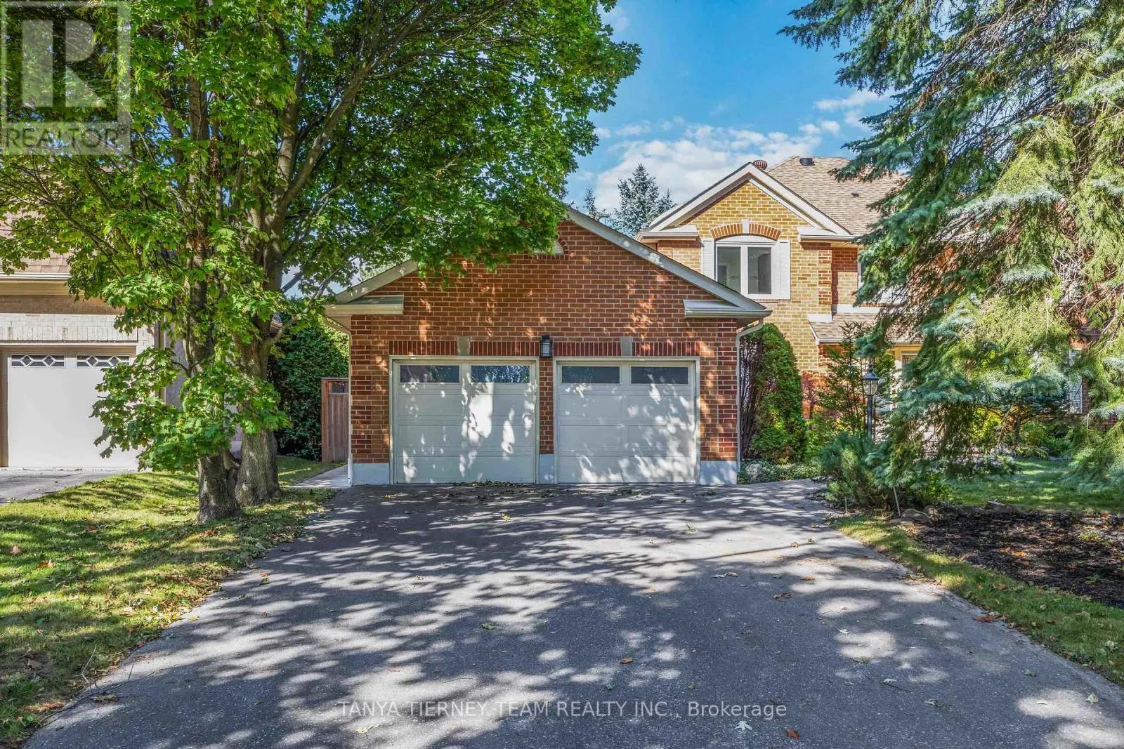 6 LYNDHURST CRESCENT