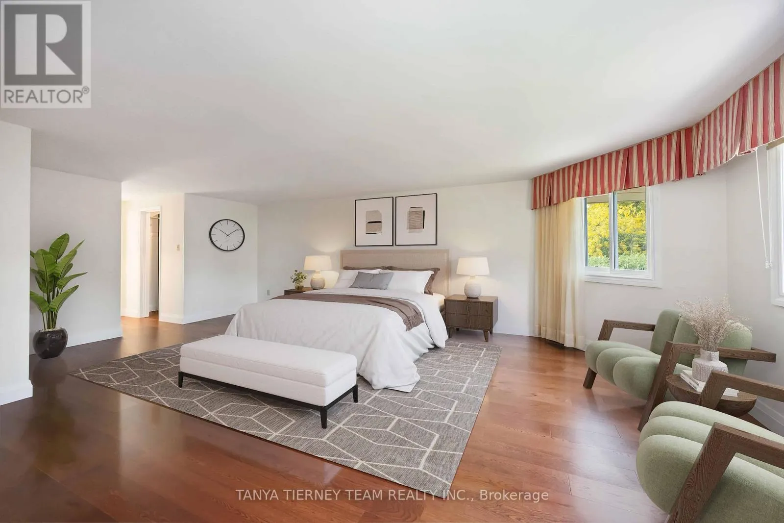 6 LYNDHURST CRESCENT