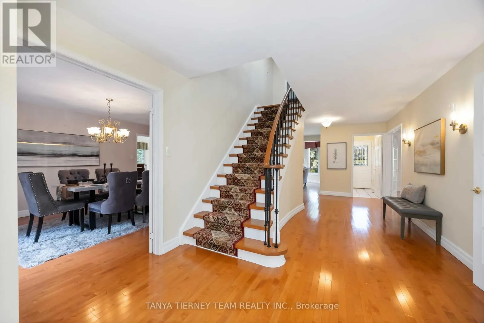 6 LYNDHURST CRESCENT