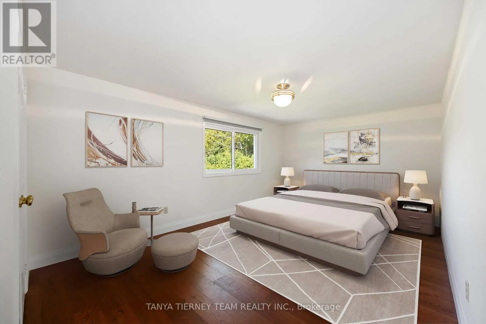 6 LYNDHURST CRESCENT