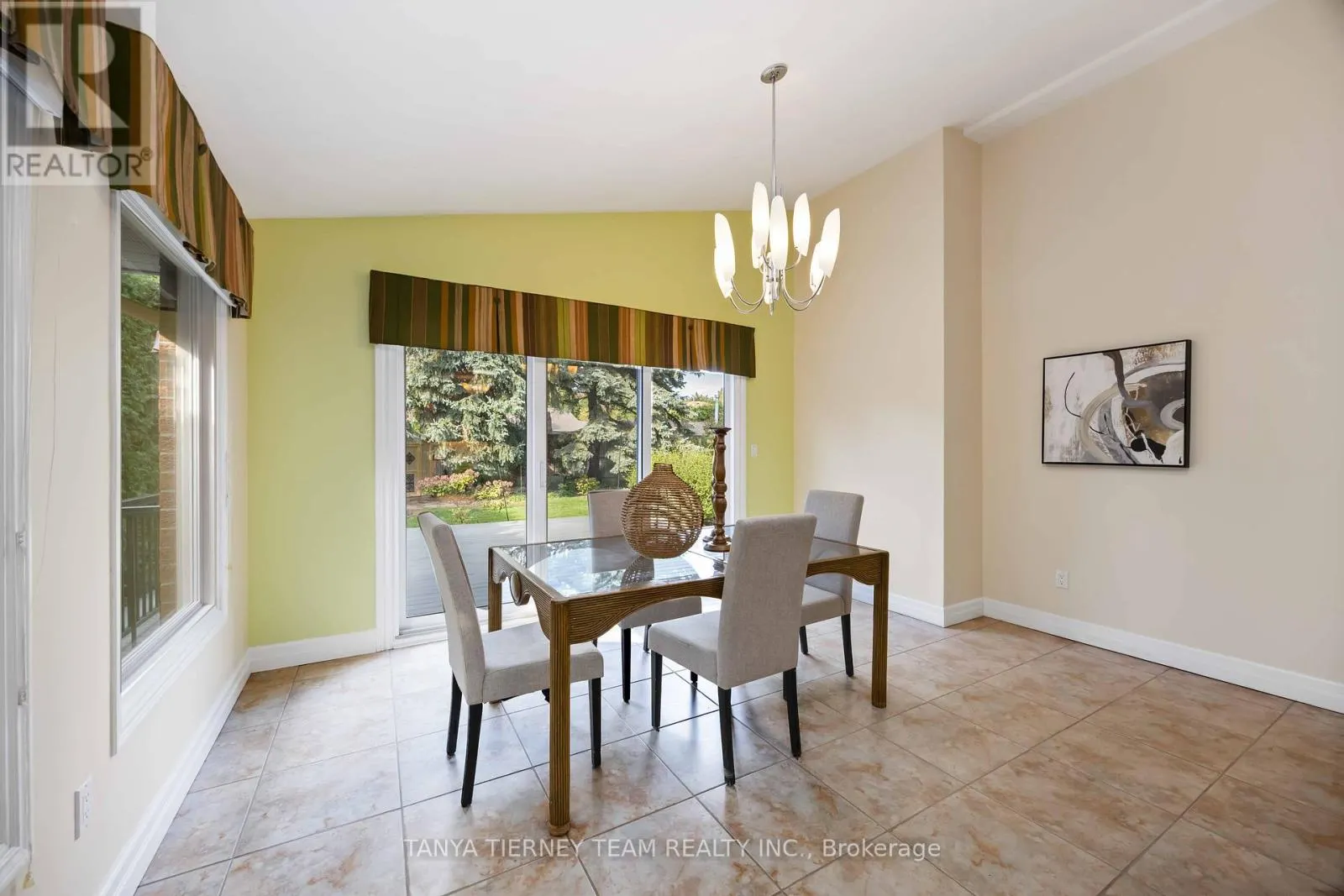 6 LYNDHURST CRESCENT