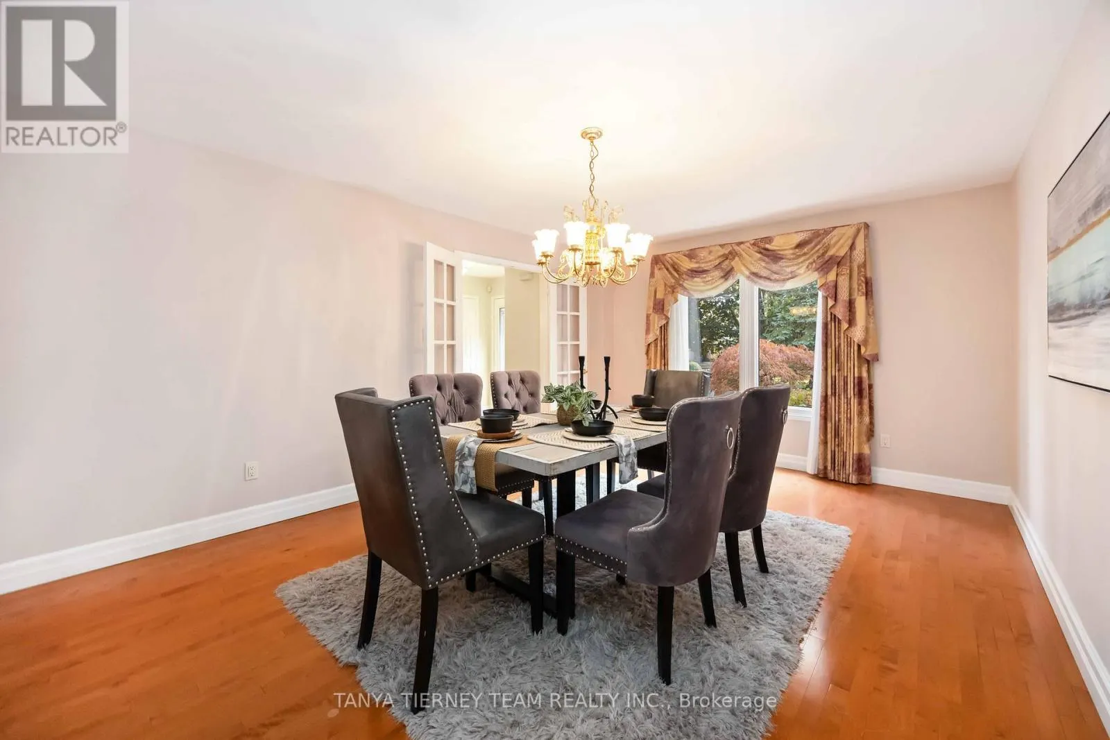 6 LYNDHURST CRESCENT