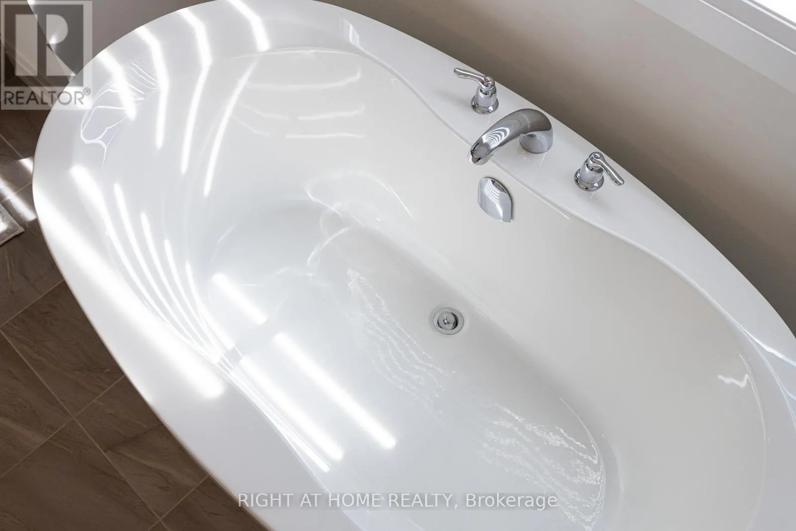 17 KILMARNOCK CRESCENT