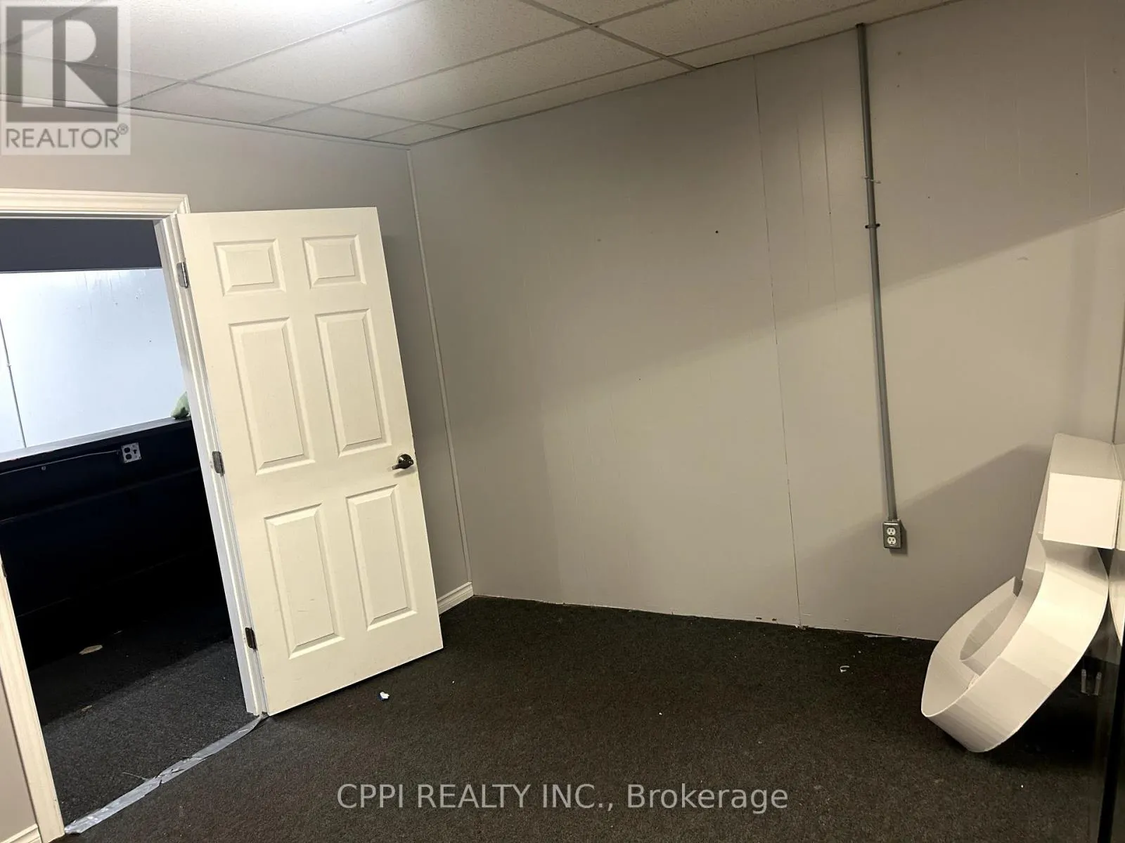 SOUTH BSMNT - 650 KING STREET E