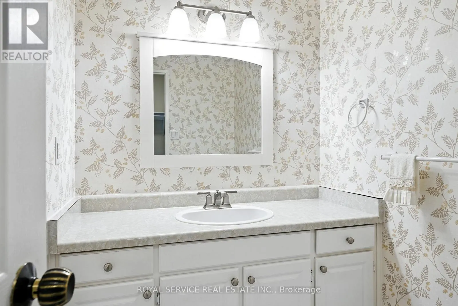 101 - 337 SIMCOE STREET N, #101