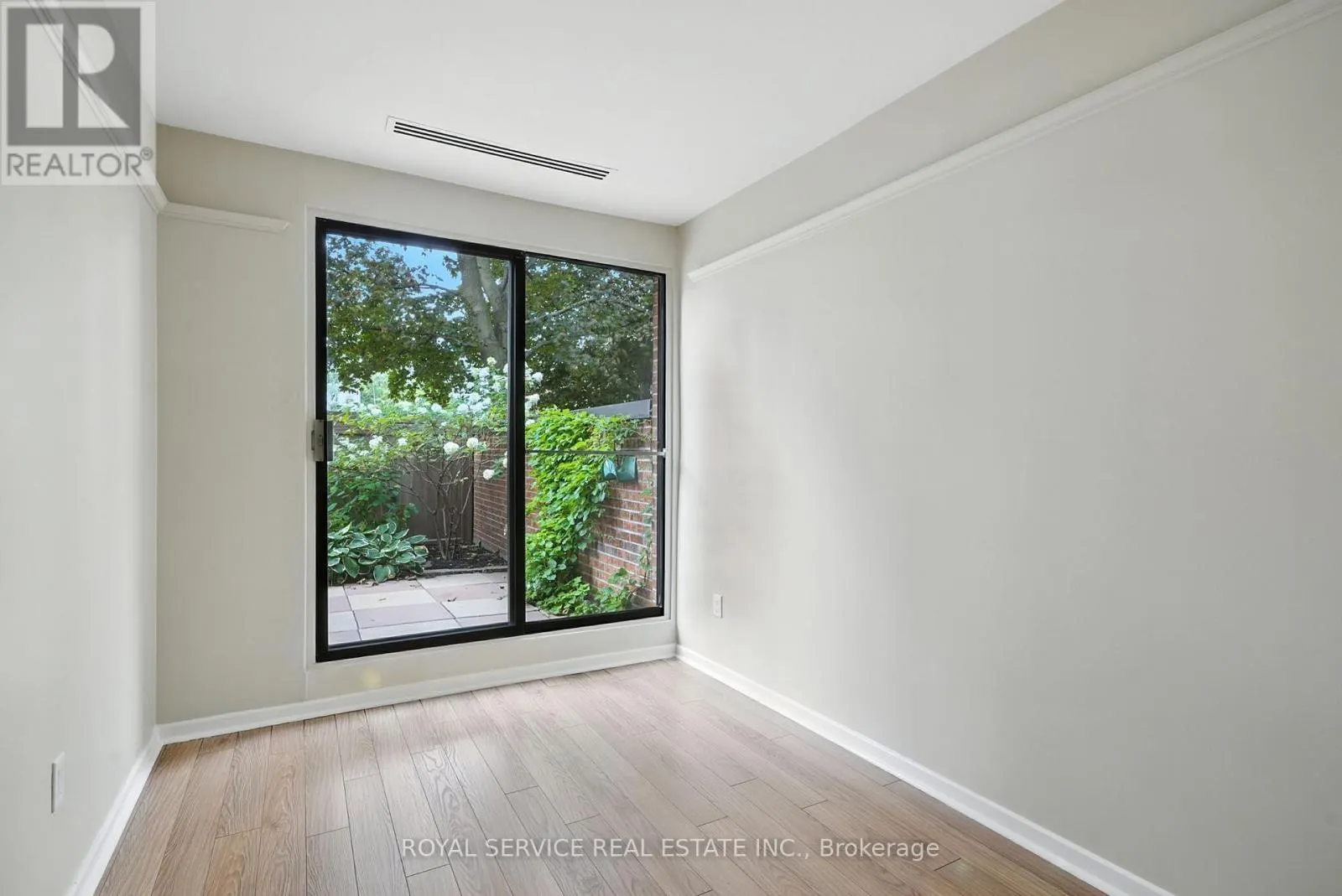 101 - 337 SIMCOE STREET N, #101