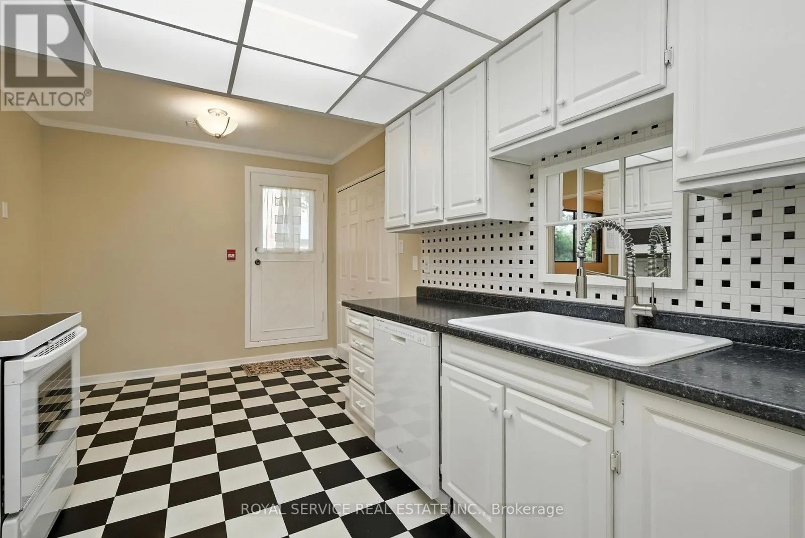 101 - 337 SIMCOE STREET N, #101