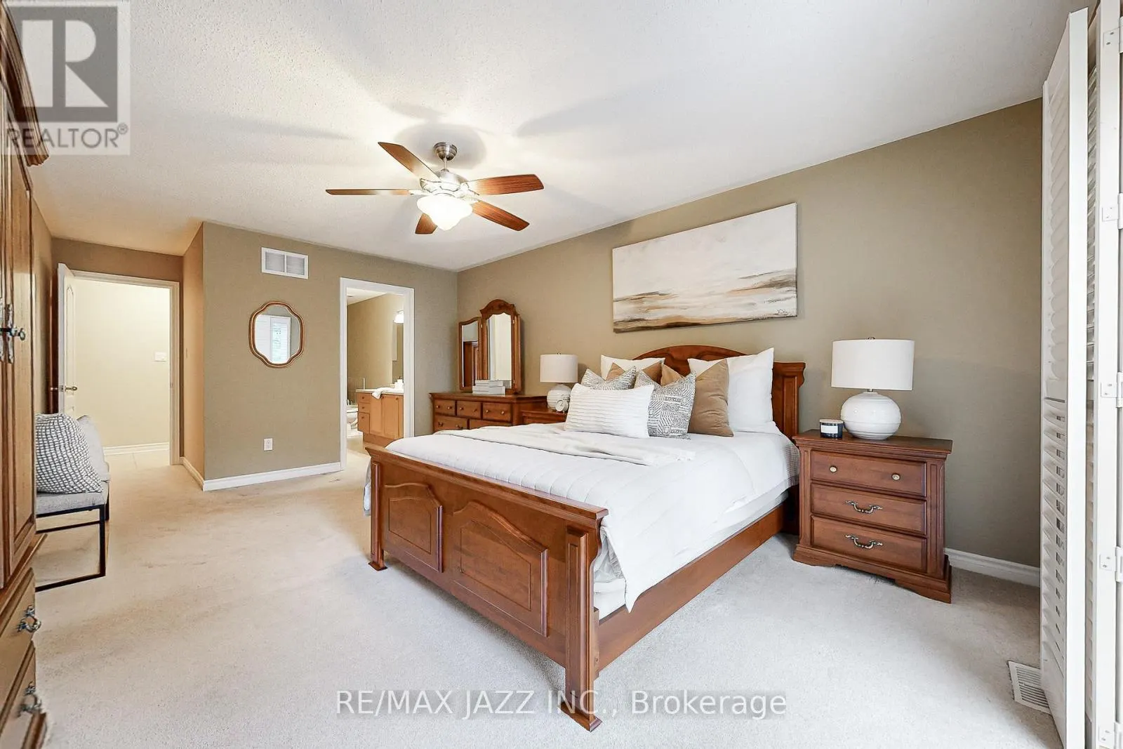 9 - 350 LAKEBREEZE DRIVE, #9