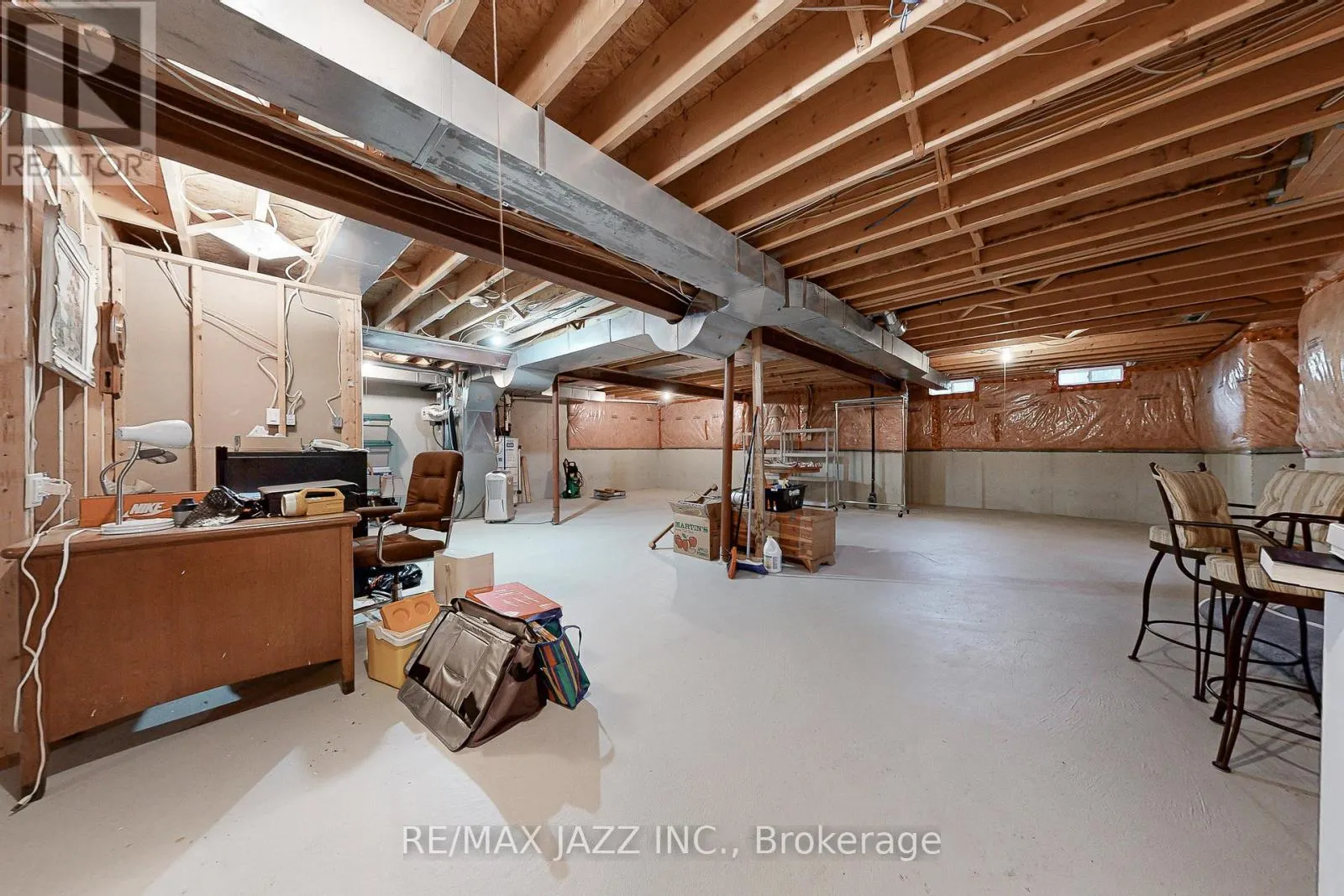 9 - 350 LAKEBREEZE DRIVE, #9