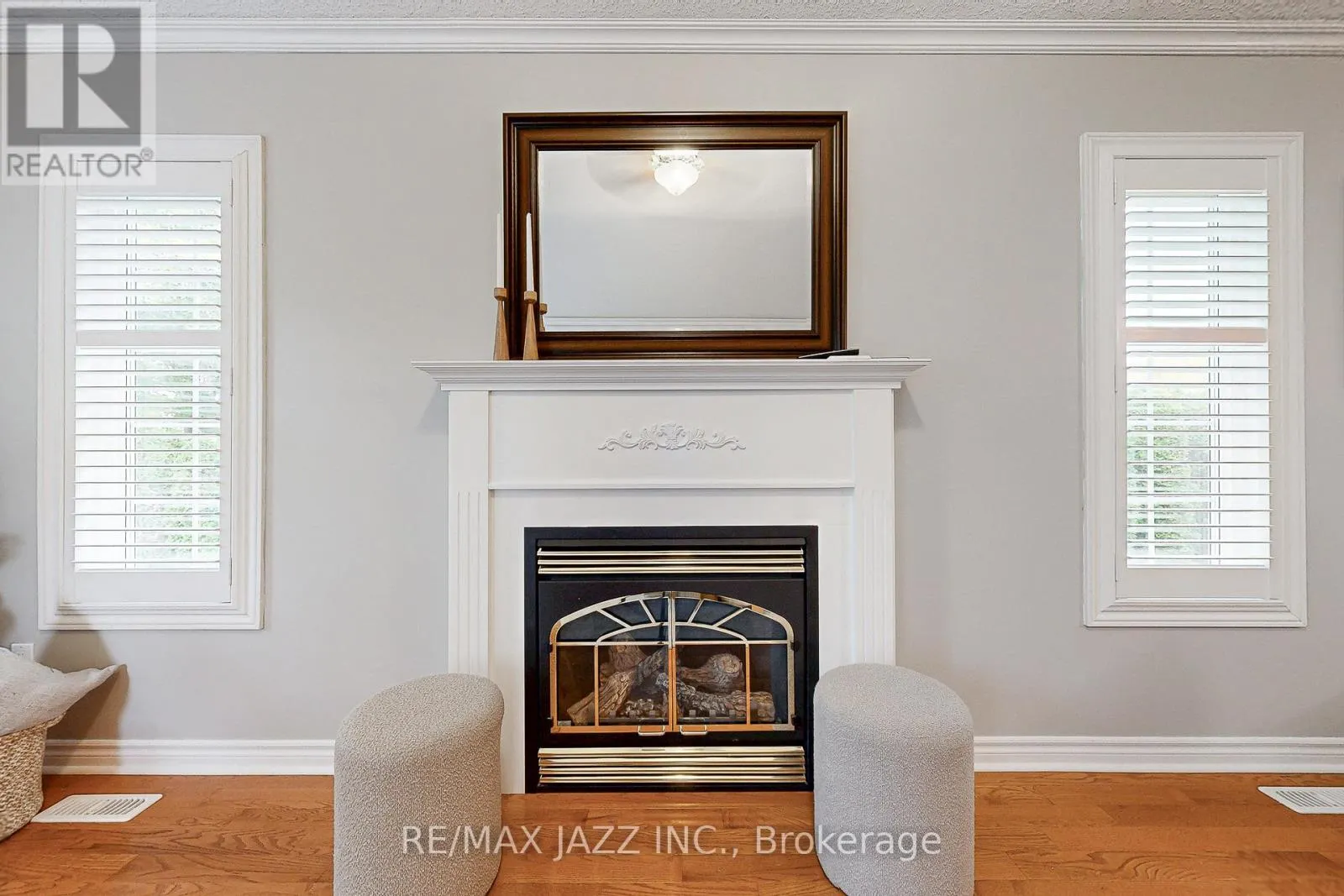 9 - 350 LAKEBREEZE DRIVE, #9