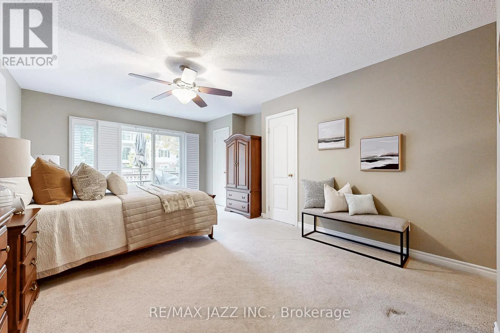 9 - 350 LAKEBREEZE DRIVE, #9