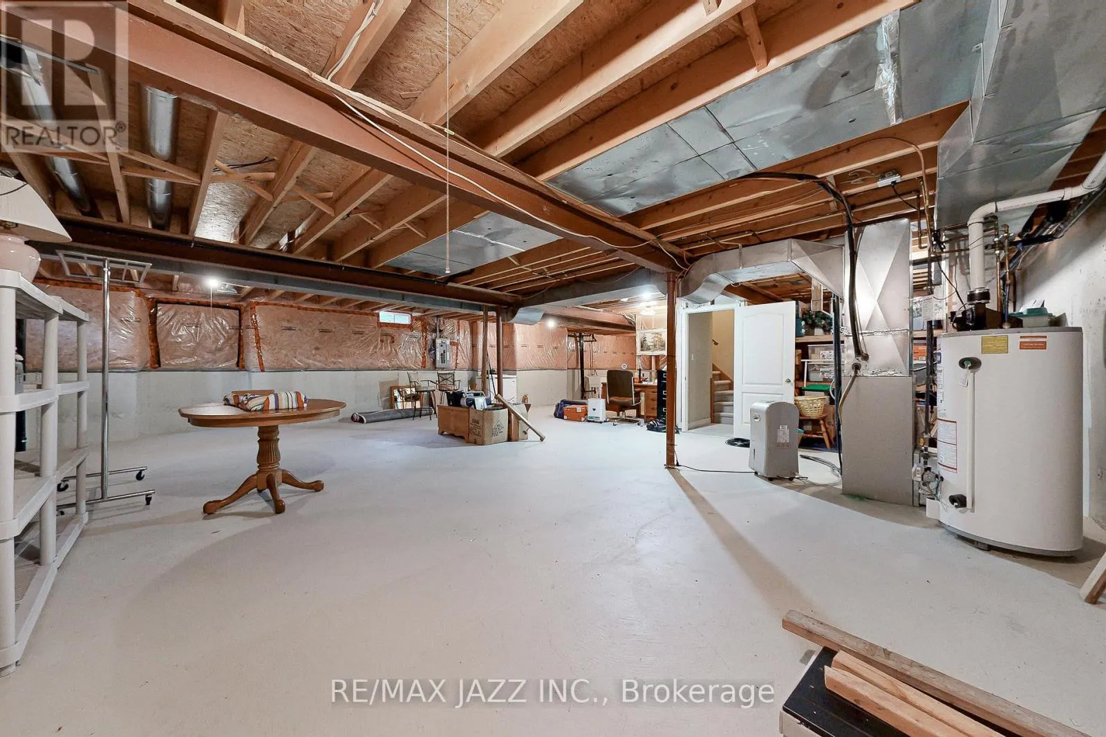 9 - 350 LAKEBREEZE DRIVE, #9