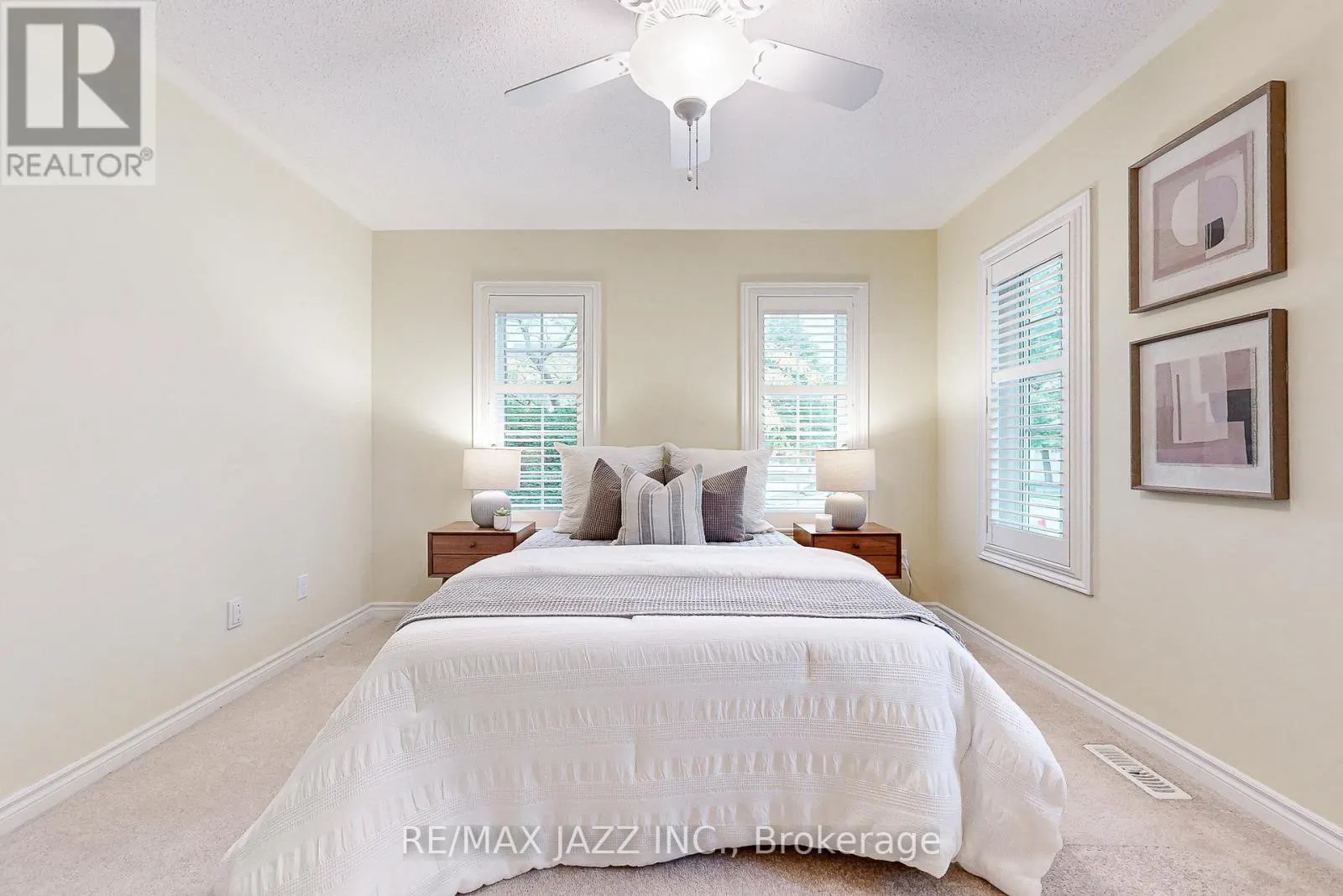 9 - 350 LAKEBREEZE DRIVE, #9