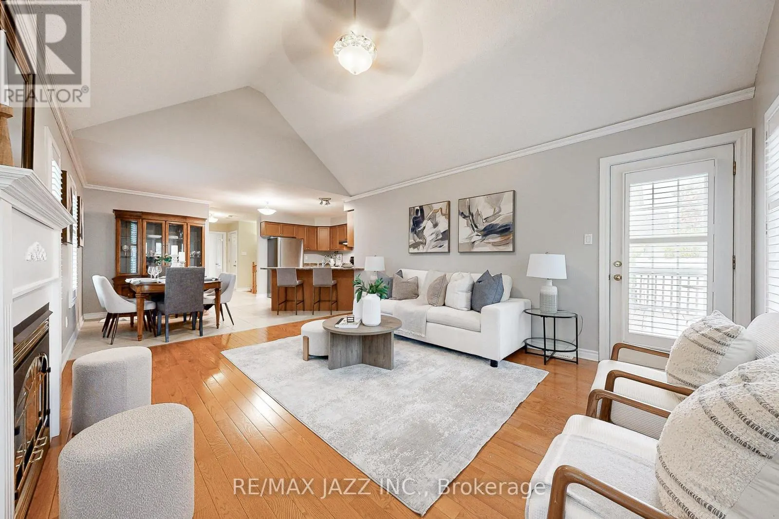 9 - 350 LAKEBREEZE DRIVE, #9