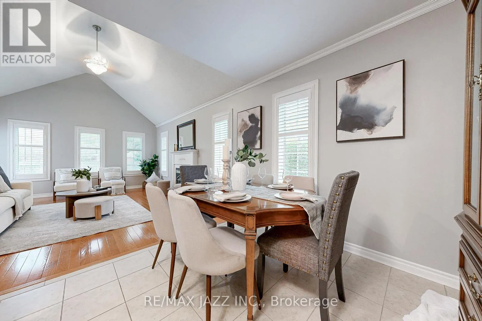 9 - 350 LAKEBREEZE DRIVE, #9