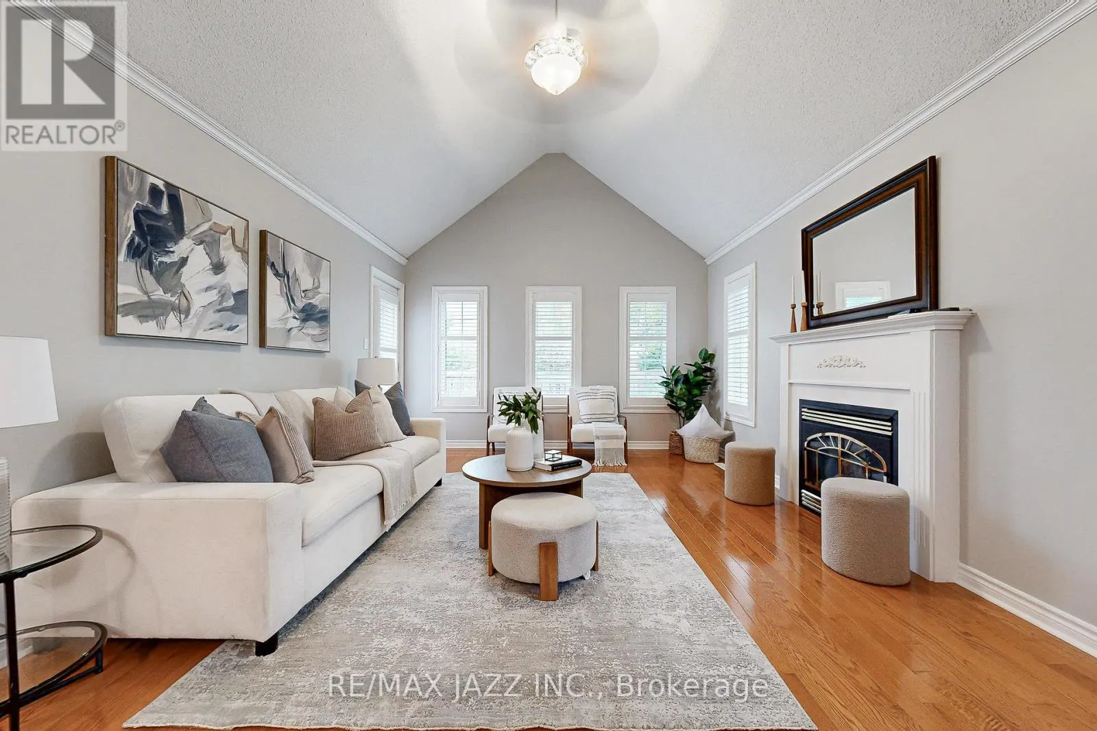 9 - 350 LAKEBREEZE DRIVE, #9