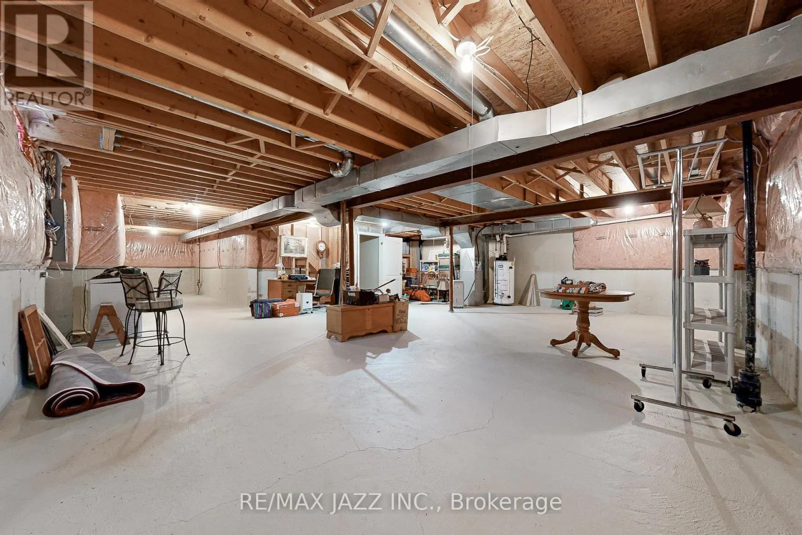 9 - 350 LAKEBREEZE DRIVE, #9